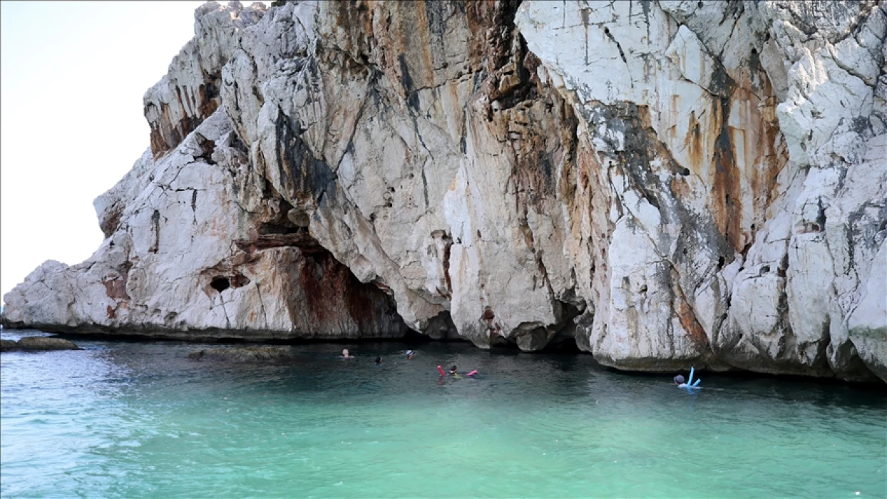 Antalya'daki deniz mağarası fotoğraf tutkunlarının yeni gözdesi oldu