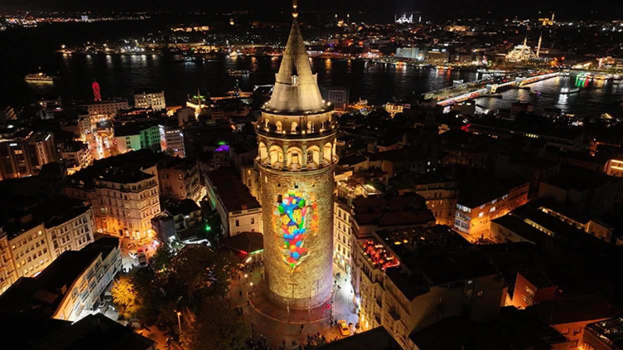 Galata Kulesi'nde Türkiye E-Ticaret Haftası için mapping gösterisi yapıldı