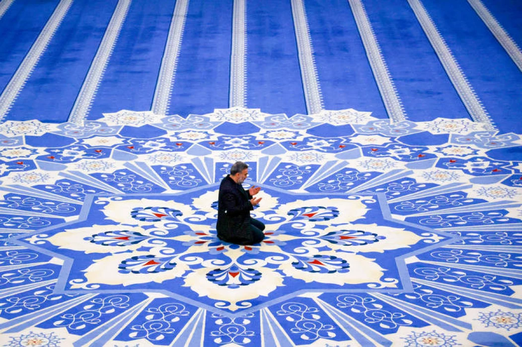 Rusya’da mimarisiyle öne çıkan Müslümanların Gururu Camisi ziyaretçilerin ilgi odağı