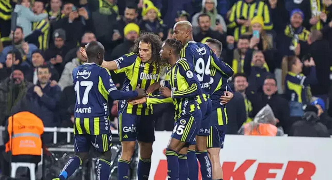 Trabzonspor - Fenerbahçe maçı ne zaman, saat kaçta? CANLI TS - FB maçı hangi kanalda? 4 yıldız kadrolarda yok!