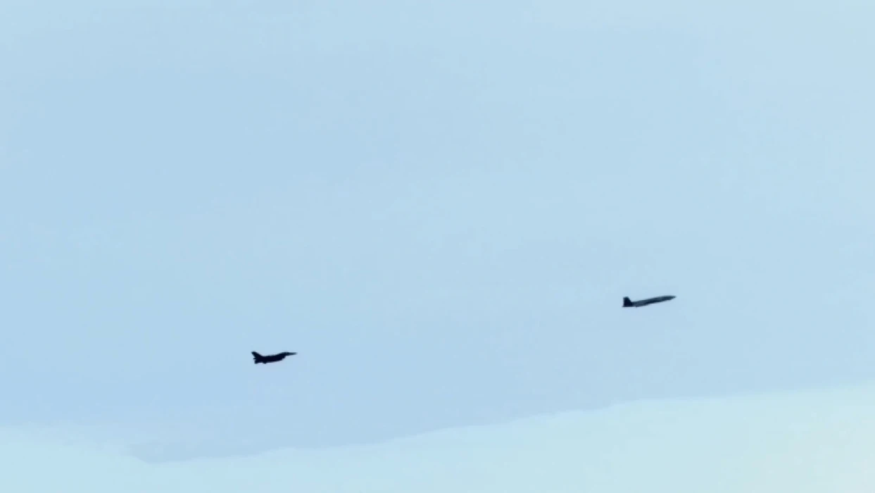 KIZILELMA’dan tarihi başarı: 30 milden F-16'ya kilit