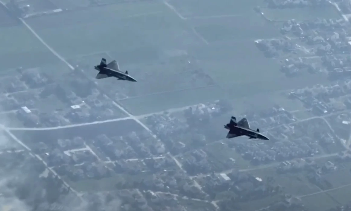 Bayraktar KIZILELMA otonom 'kol uçuşu'yla dünyada ilk oldu! 'Taklit eden değil takip edilen...'