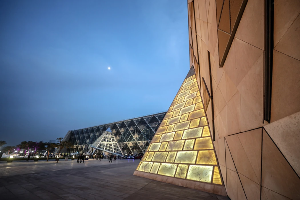 4. piramit olarak adlandırılan Büyük Mısır Müzesi açıldı