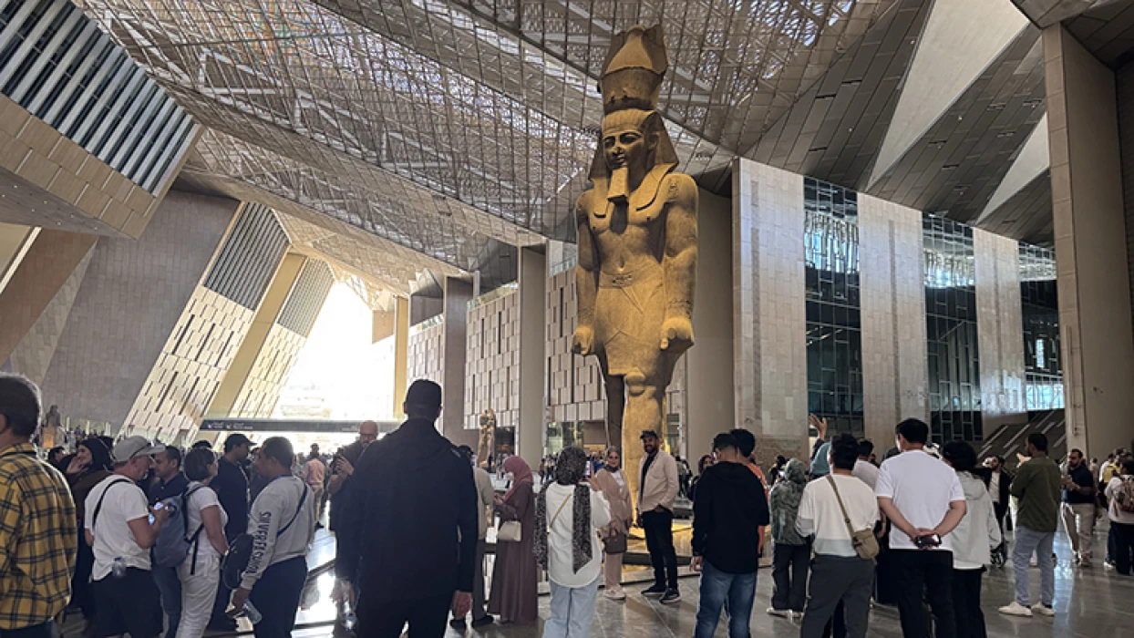 Antik çağa ışık tutan Büyük Mısır Müzesi ziyaretçi akınına uğruyor