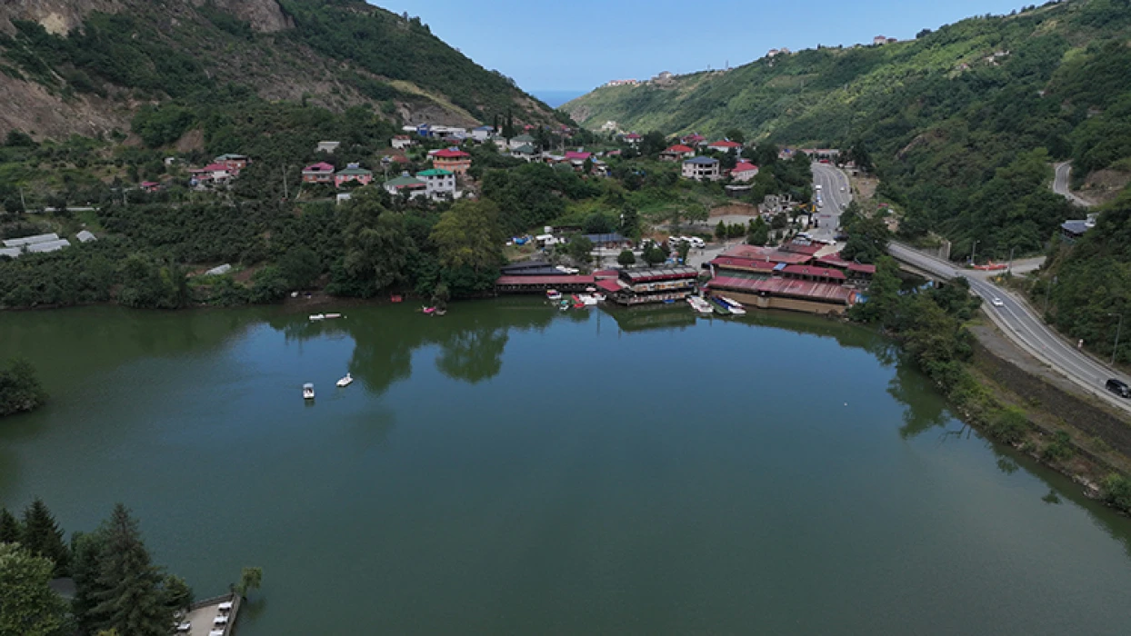 Trabzon'daki Sera Gölü'nde turizm hareketliliği yaşanıyor