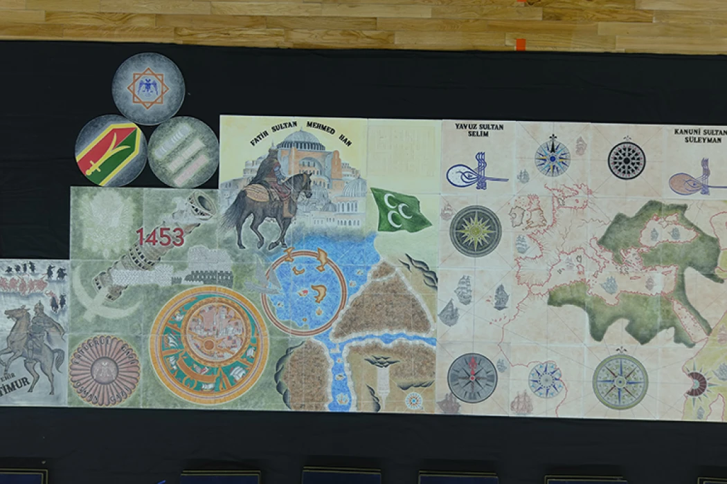 Türk tarihini 27 metrelik çini eserle anlattı