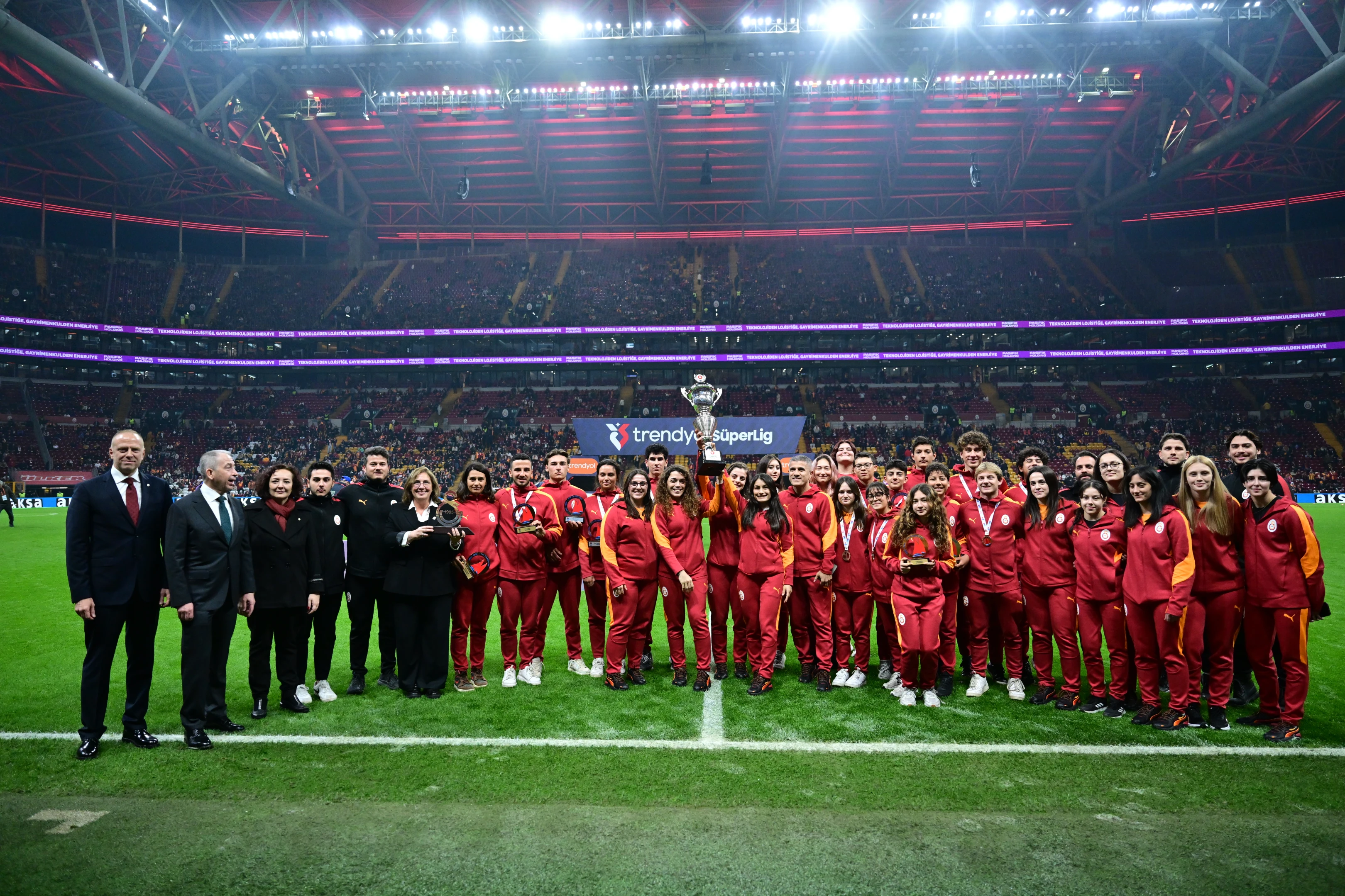 GALATASARAY TRANSFER HABERLERİ SON DAKİKA | İtalyan basını duyurdu! Sacha Boey’e Napoli kancası! Flaş ayrılık gündemde