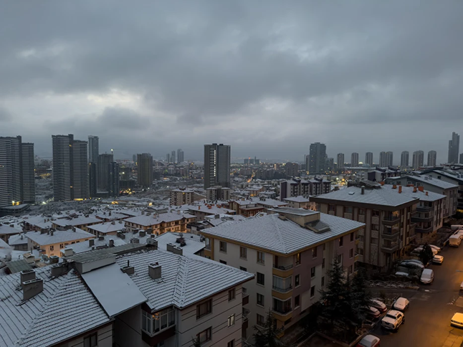 Bazı illerde kar etkili oluyor: Ankara’nın yüksek kesimleri beyaza büründü