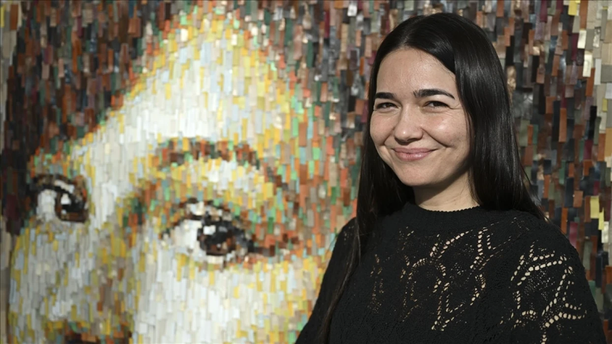 Havalimanında unutulan valizlerden büyük bir portre yapılacak