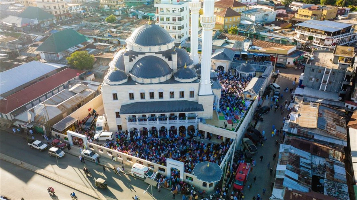 Tanzanya'da Osmanlı mimarisiyle inşa edilen cami açıldı