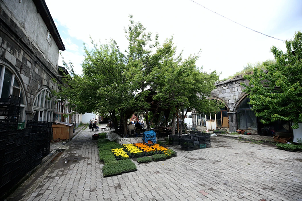 Erzurum'un Osmanlı yadigarı tarihi Hacılar Hanı, eski ihtişamlı günlerine dönecek