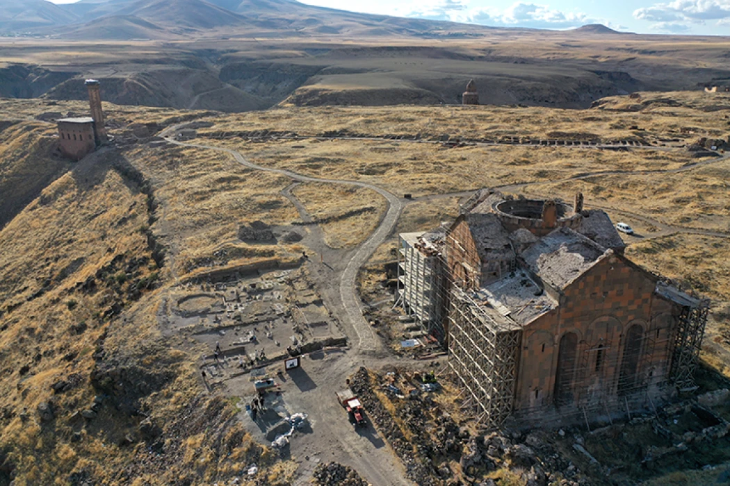 Ani'deki kazılarda Selçuklu dönemine ait kümbet kalıntısı bulundu