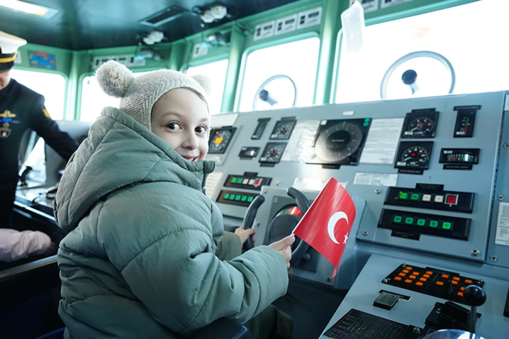 18 Mart etkinlikleri kapsamında Deniz Komutanlığına bağlı gemiler ziyarete açıldı