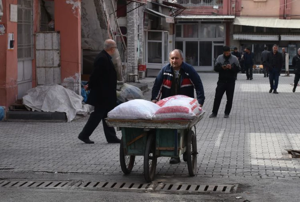 Malatya ekonomisinin can damarı kayısı pazarında hareket başladı