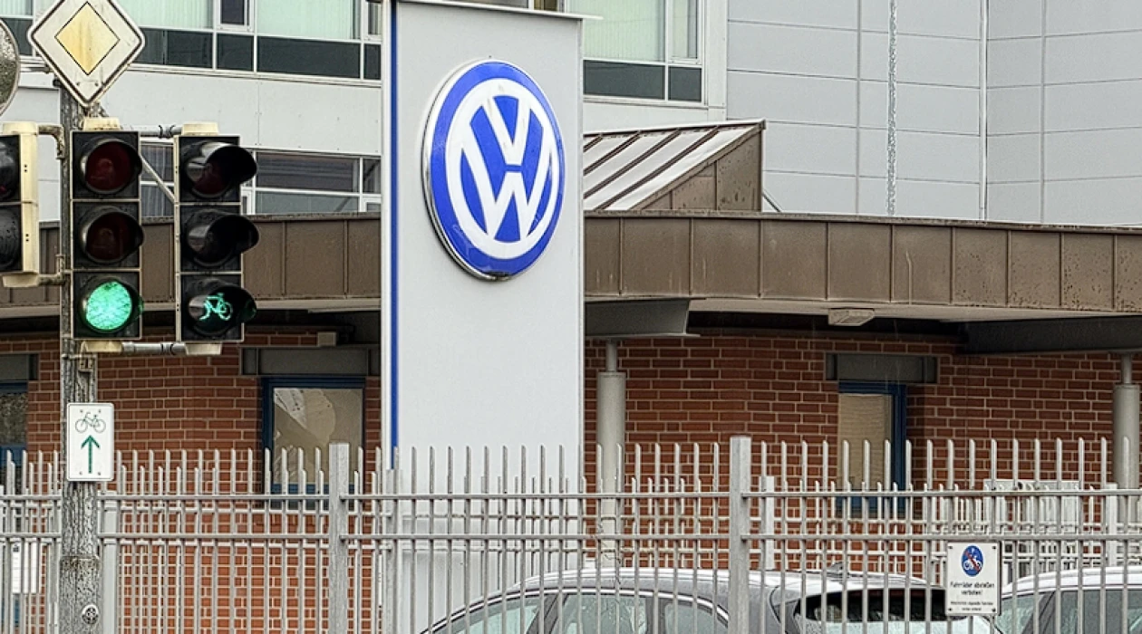 Almanya'da Volkswagen krizi büyüyor! 'Hiçbir fabrika kapatılamaz'