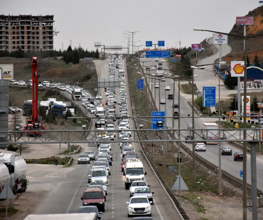 Tatilciler dönüyor: İstanbul'da trafik yoğunluğu yükseldi