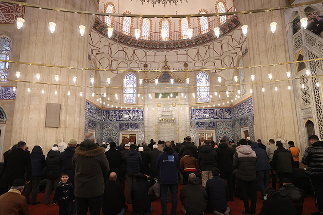 Restorasyonu tamamlanan Selimiye Camisi'nde teravih yoğunluğu