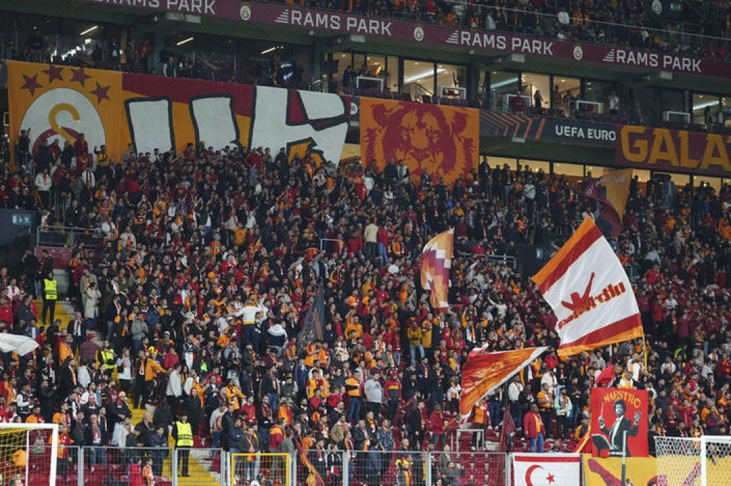 GALATASARAY TRANSFER HABERLERİ SON DAKİKA | Okan Buruk sezonunu 'kapattık' demişti! Sacha Boey İstanbul'a geliyor