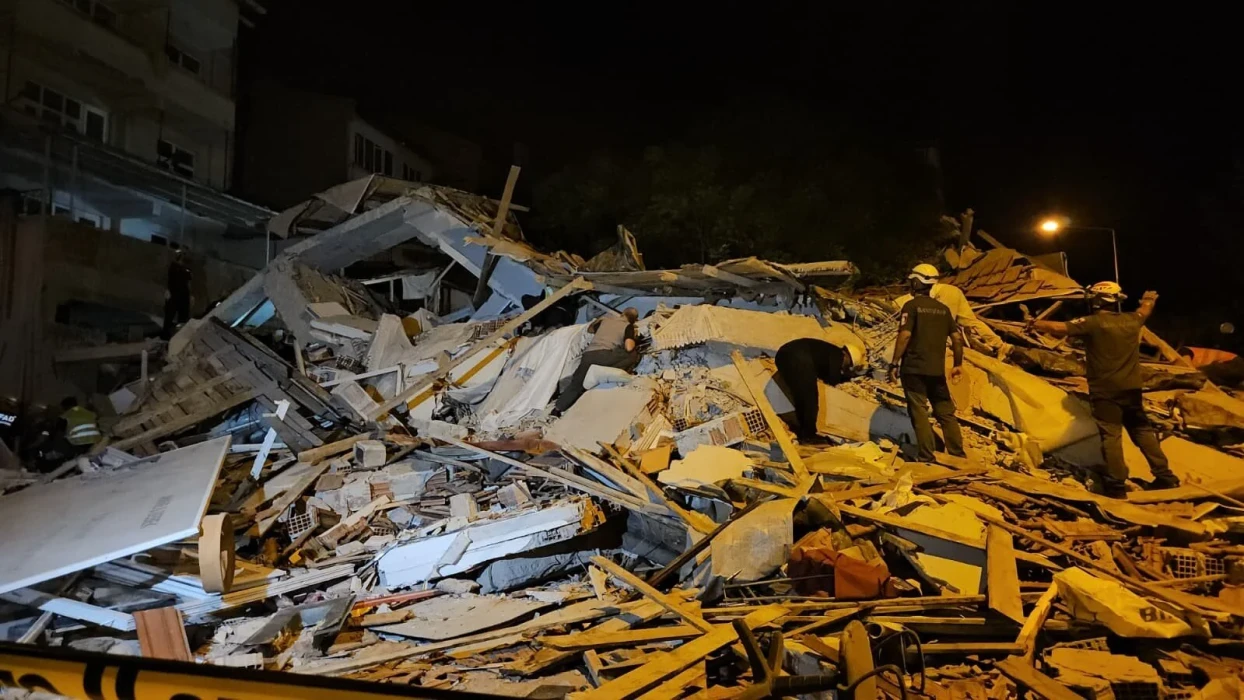 SON DAKİKA: Balıkesir depreminde son durum: 1 kişi hayatını kaybetti, 29 kişi yaralandı