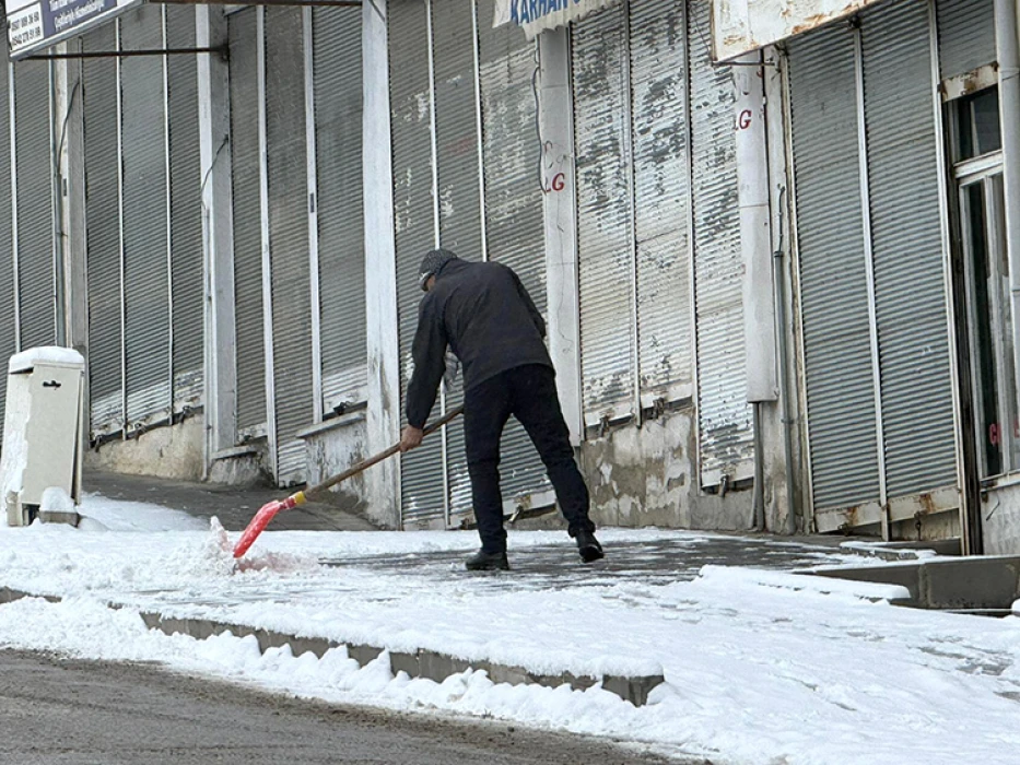SON DAKİKA: Yurdun bazı kesimlerinde kar etkili oldu! İşte o kareler