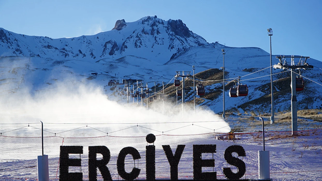 Erciyes Kayak Merkezi, suni karlama ile yeni sezona hazırlanıyor