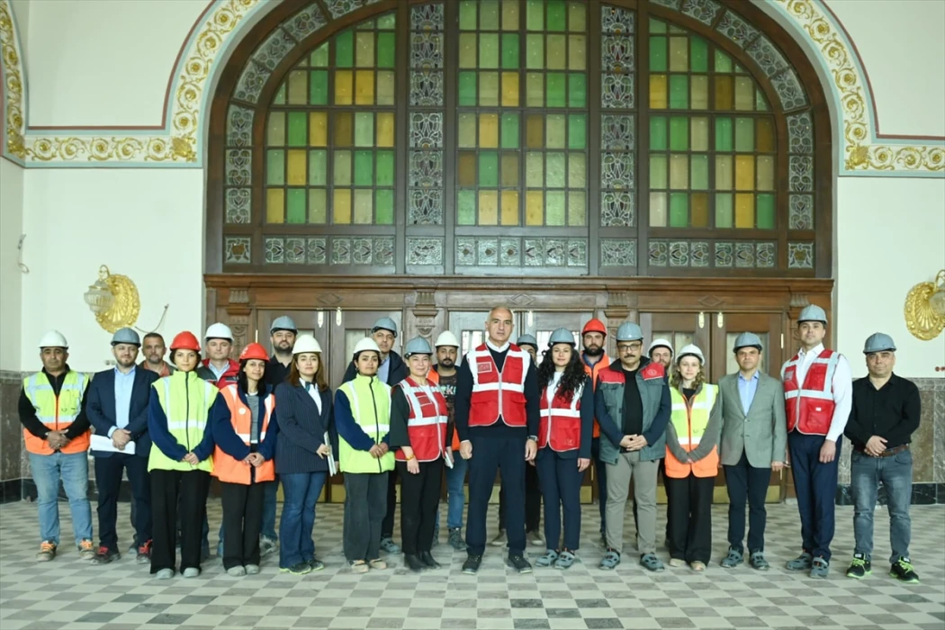 Bakan Ersoy Haydarpaşa Garı'ndaki restorasyon çalışmalarını inceledi