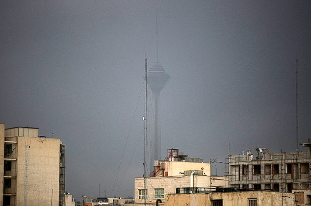 Petrol tesisleri hedef alındı: Tahran’da kül yağdı, benzin kuyrukları oluştu