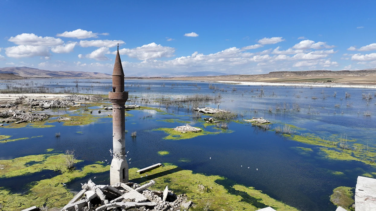 Kayseri'de baraj suyu çekilince eski 4 yerleşim yeri ortaya çıktı