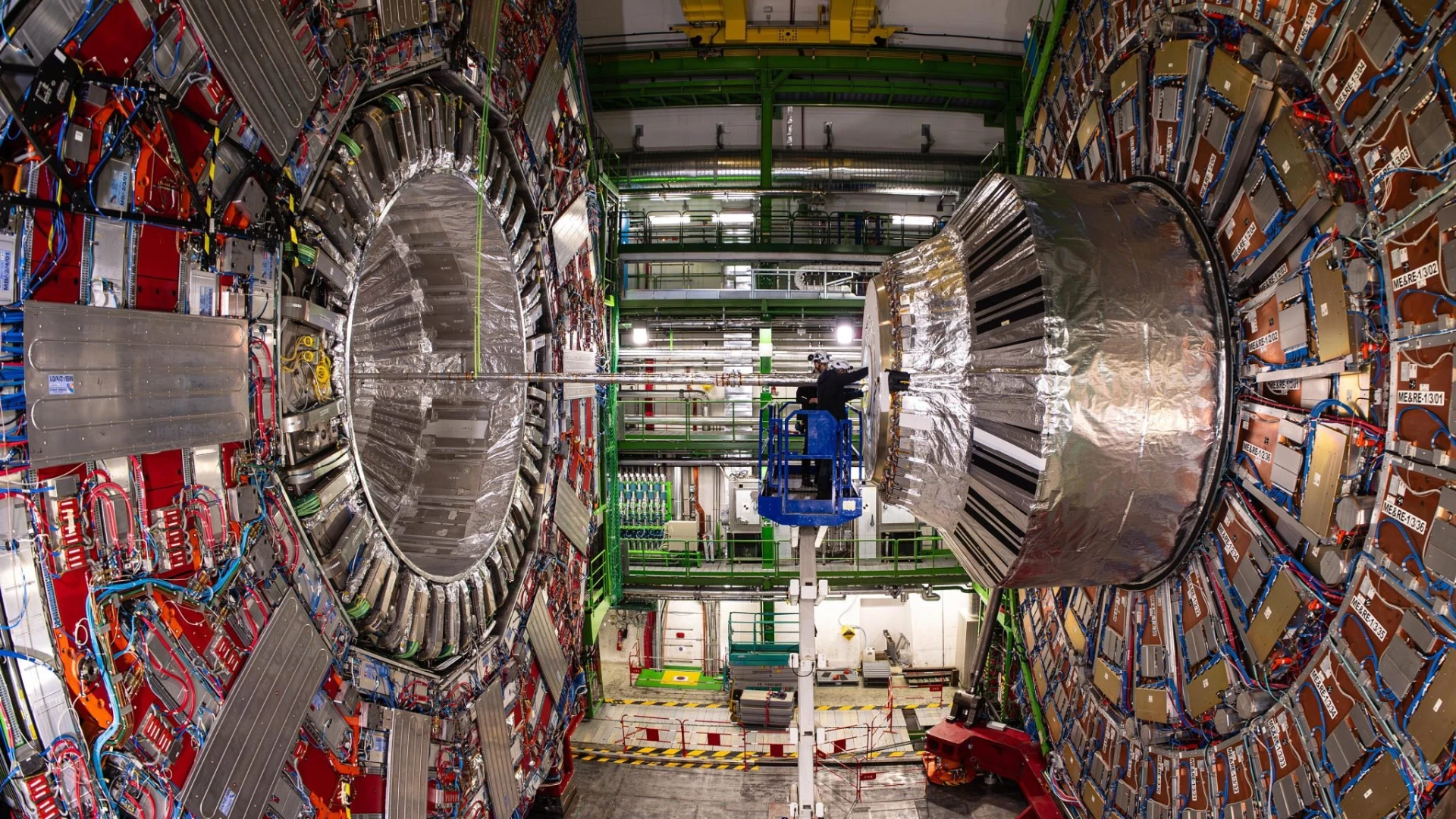 Higgs bozonu ve hafif kuarkların sırrı yapay zekayla açığa çıkacak