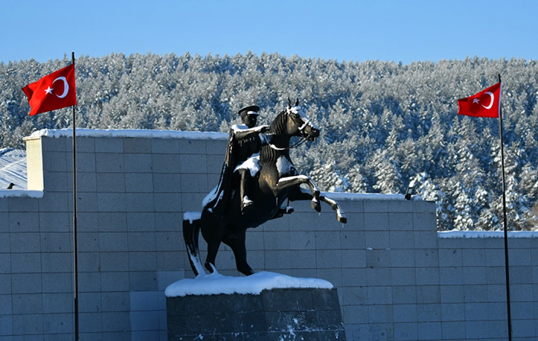 SON DAKİKA: Yurdun bazı kesimlerinde kar etkili oldu! İşte o kareler