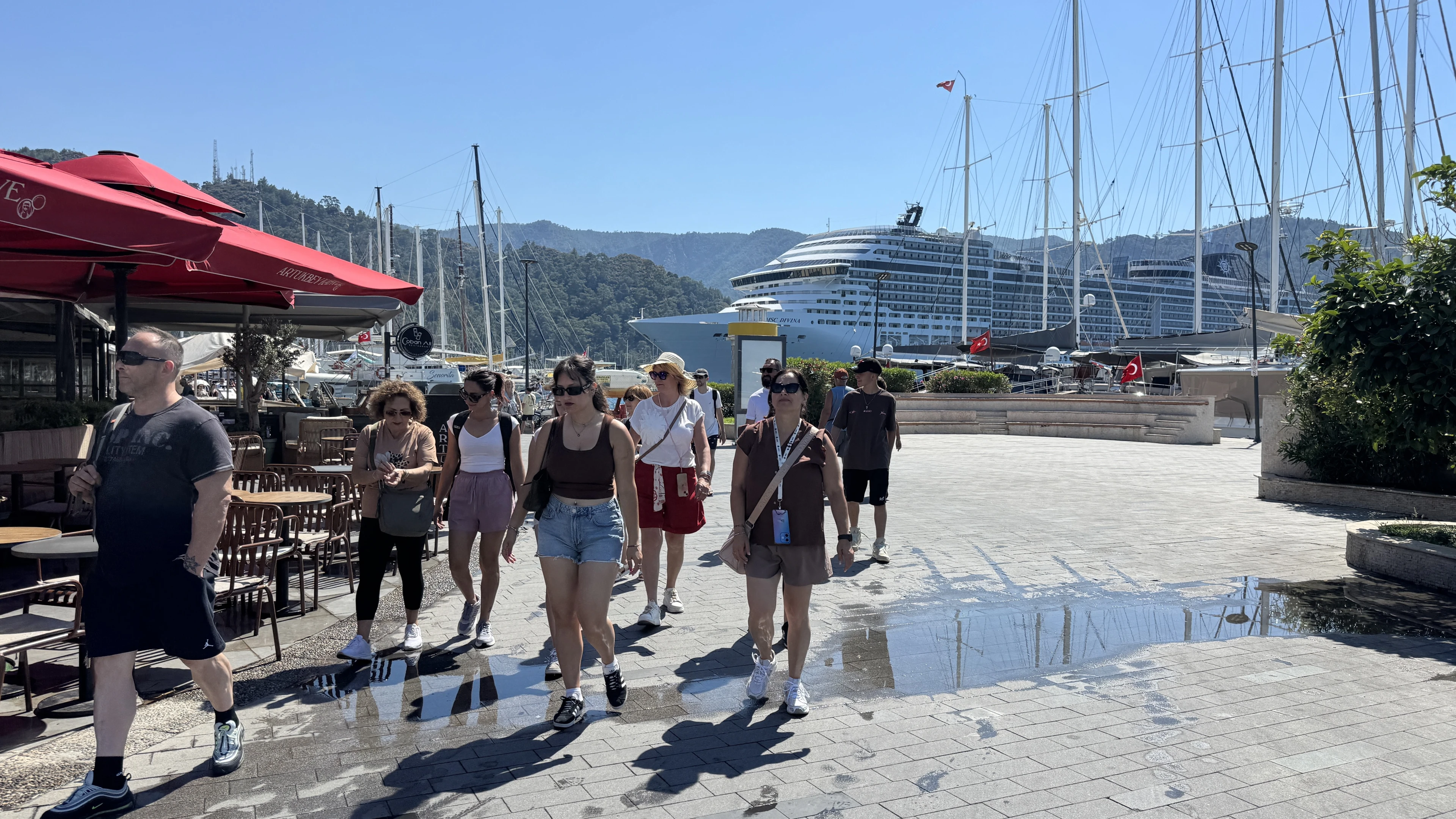 Dev kruvaziyer MSC Divina Marmaris'te! 4 bine yakın turist getirdi