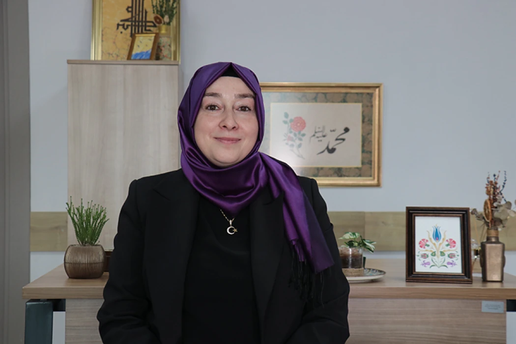 Kadın eliyle genç nesillerle buluşturulan ebru geleceğe taşınıyor