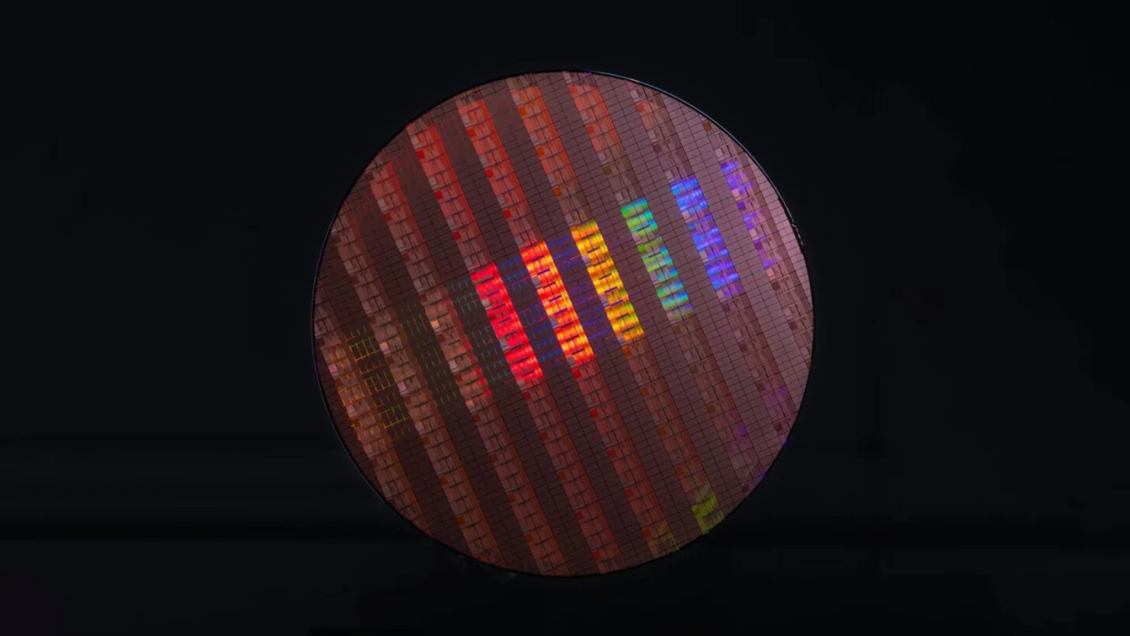 Intel 14A düğümü başarısı için maliyetleri artırmayı kabul etti