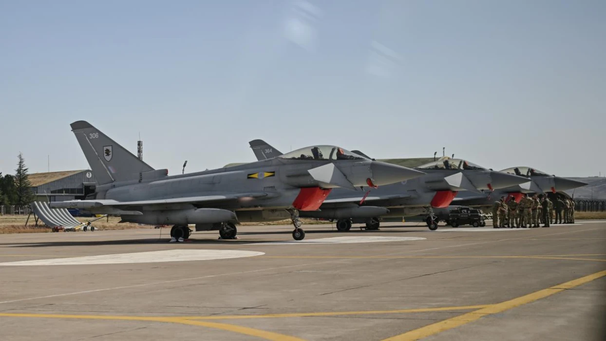 SON DAKİKA: İngiltere ile imzalar atıldı: Türkiye 44 Eurofighter alacak