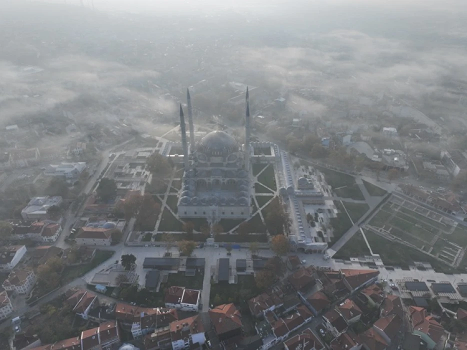 Selimiye Camisi sis içindeyken havadan görüntülendi