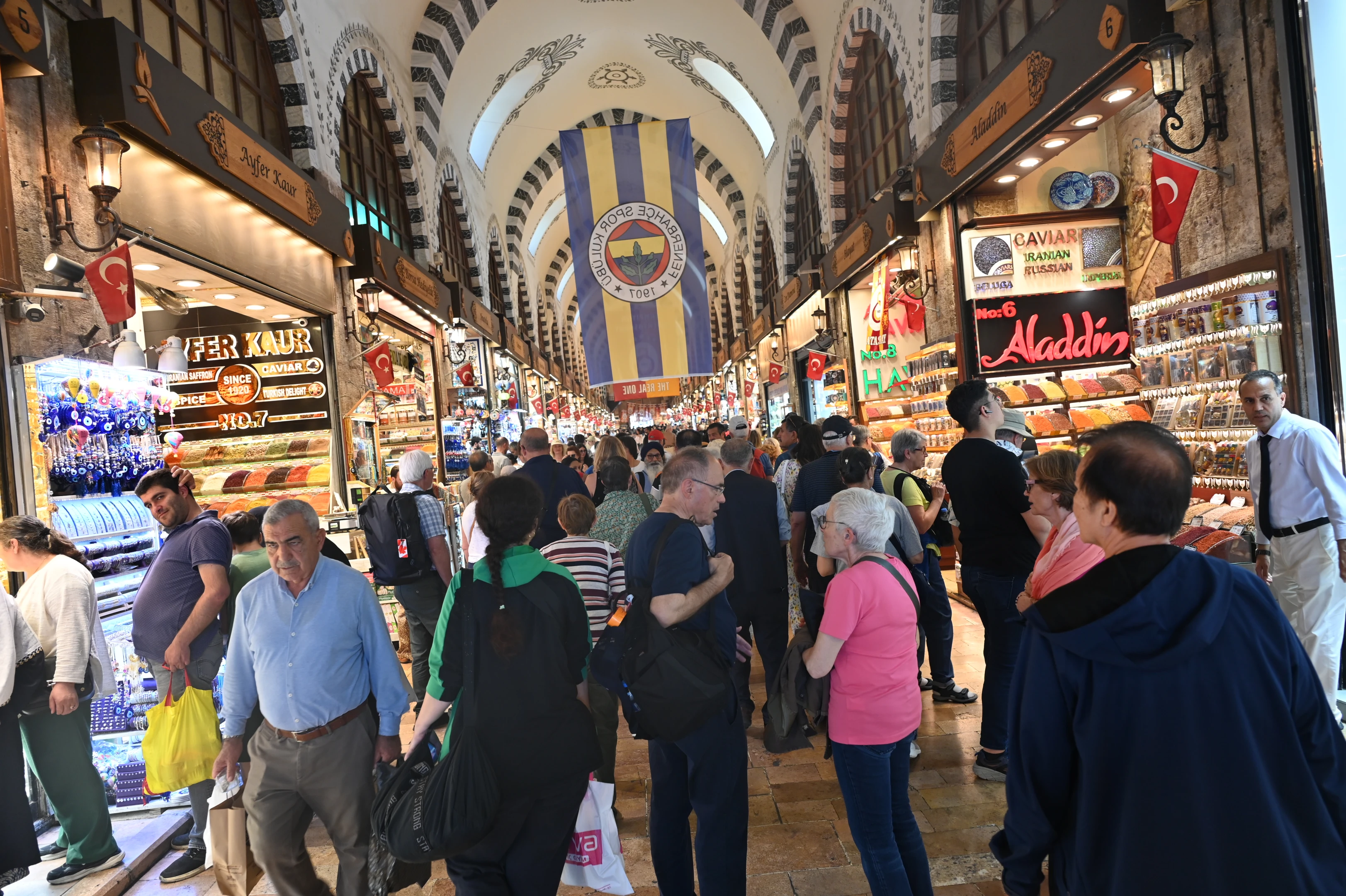 Çarşı pazarda bayram bereketi
