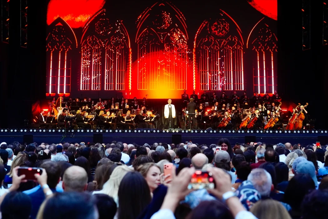 Dünyaca ünlü İtalyan tenor Andrea Bocelli, İstanbul'da konser verdi