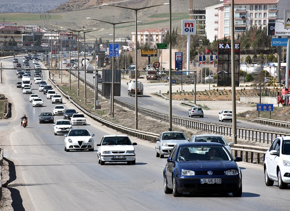 Büyük bayram göçü başladı: Yola çıkacaklar dikkat!