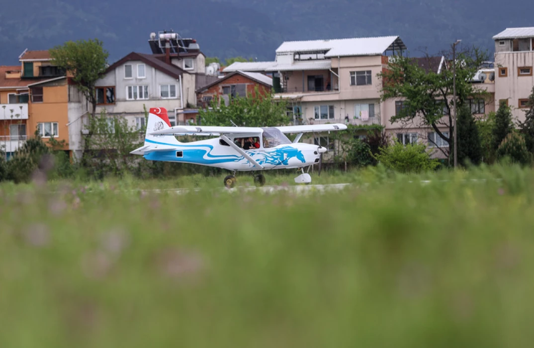 Türk havacılığının yeni uçağı Troy T200 ilk kez piste çıktı