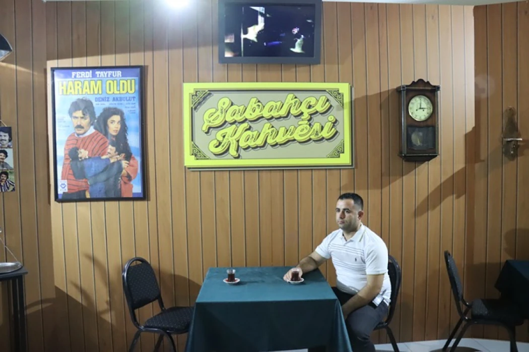 Ferdi Tayfur'un hayatı 'Sabahçı Kahvesi' sergisinde anlatılıyor