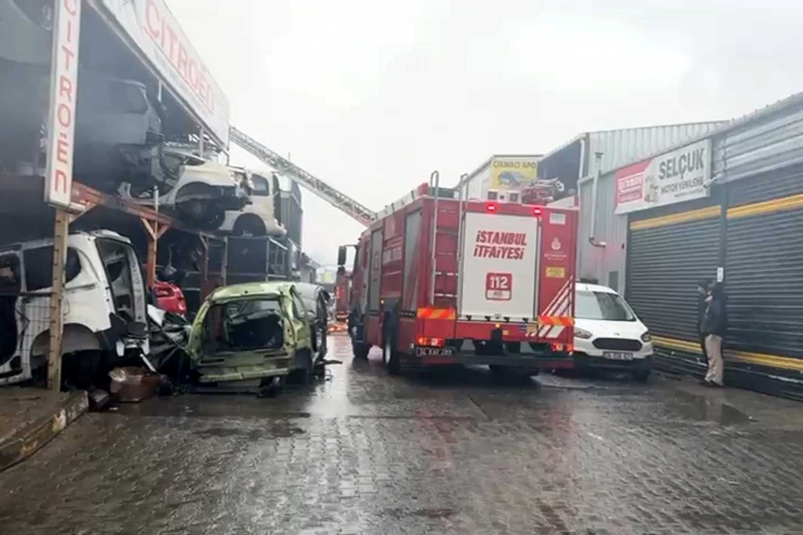 SON DAKİKA | Başakşehir'de sanayi sitesinde yangın çıktı! İlk müdahale geldi