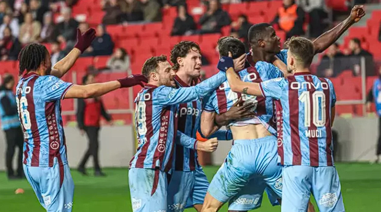 Trabzonspor - Fenerbahçe maçı ne zaman, saat kaçta? CANLI TS - FB maçı hangi kanalda? 4 yıldız kadrolarda yok!