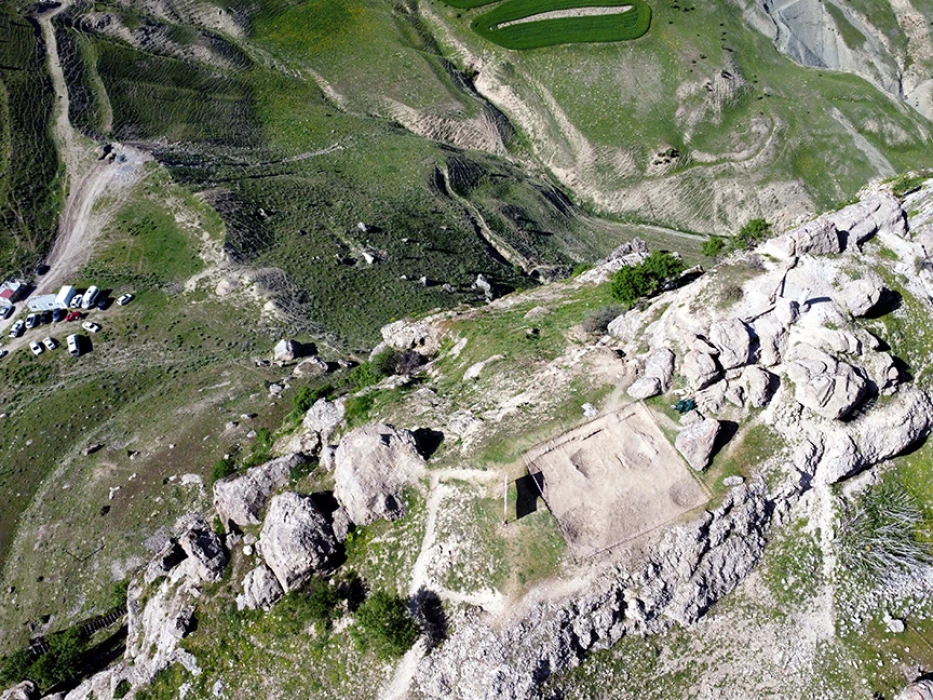 Tarihi Palu Kalesi'nde kazı çalışması! İlk kazma vuruldu
