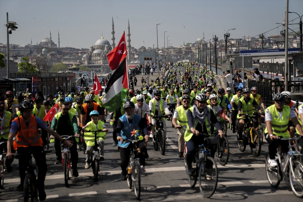 Küresel Sumud Filosu'na destek için pedallar İstanbul'da çevrildi