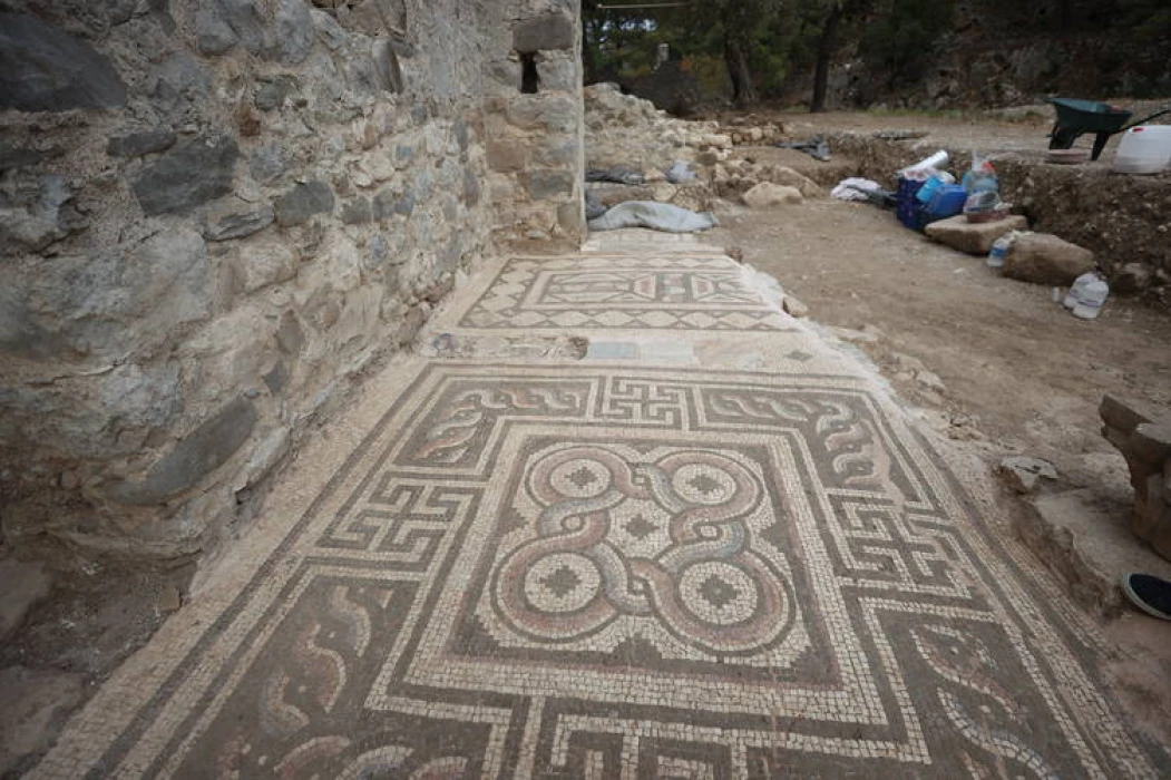 Olympos Antik Kenti'nde yaklaşık 200 metrekarelik hamam yapısı bulundu