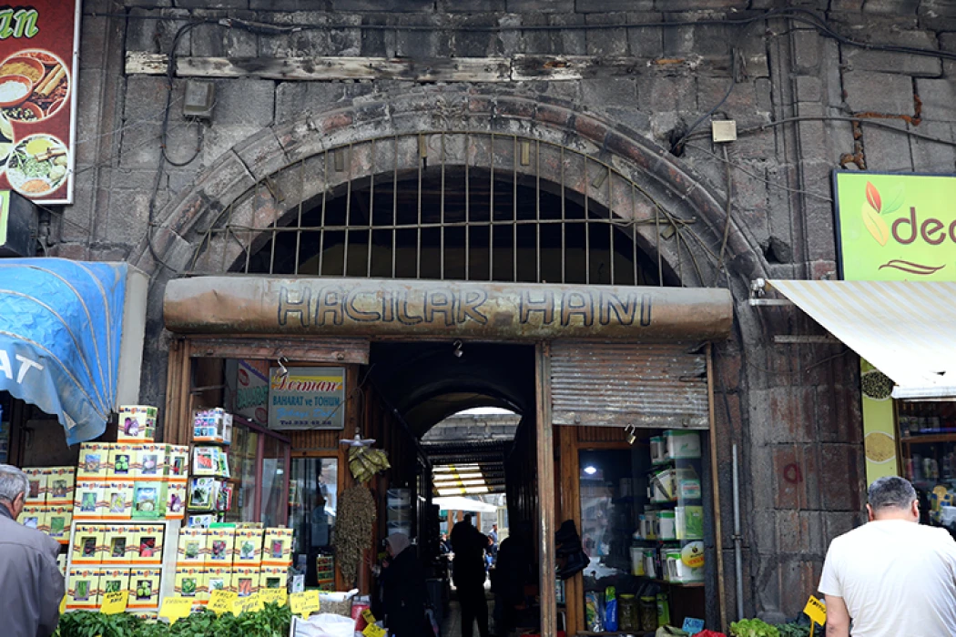 Erzurum'un Osmanlı yadigarı tarihi Hacılar Hanı, eski ihtişamlı günlerine dönecek