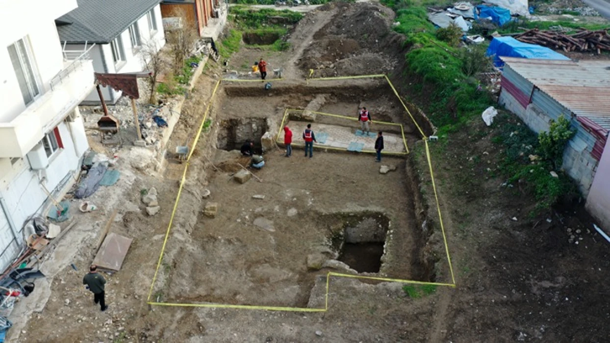 Hatay'da temel kazısında Geç Antik Çağ'a ait mozaik bulundu