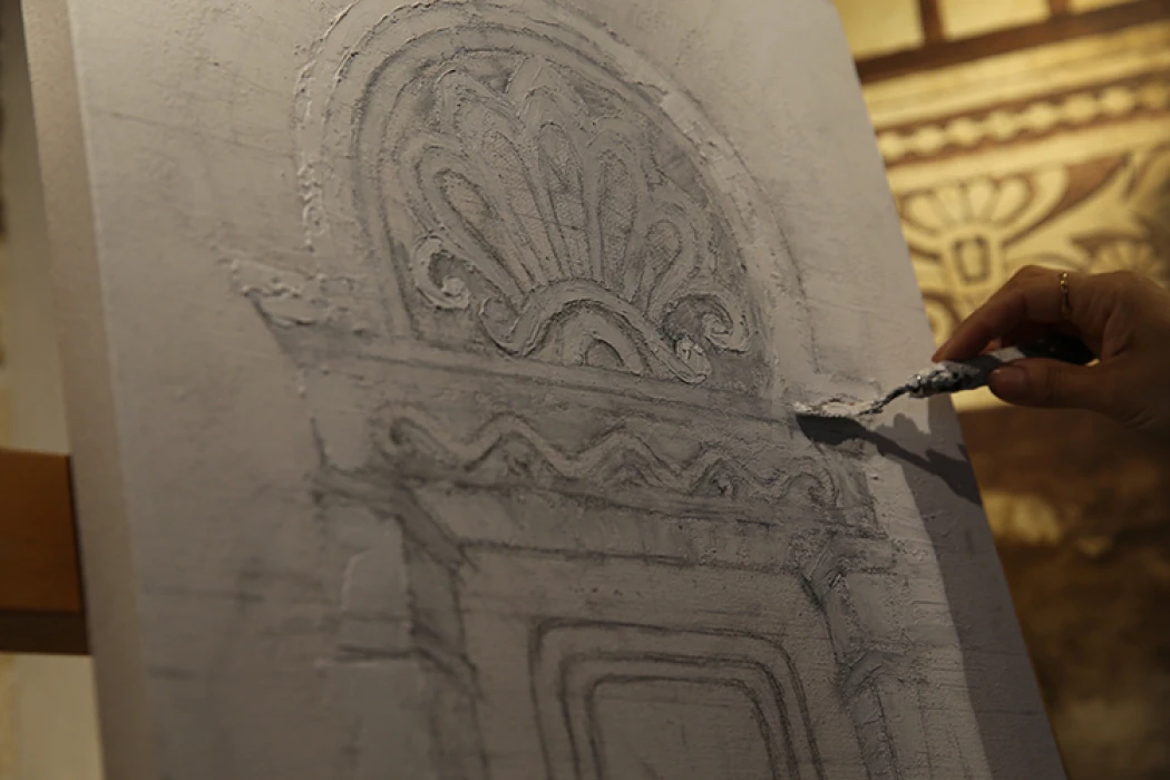 Hataylı ressam çizimlerini kahve ve çay dökerek renklendiriyor
