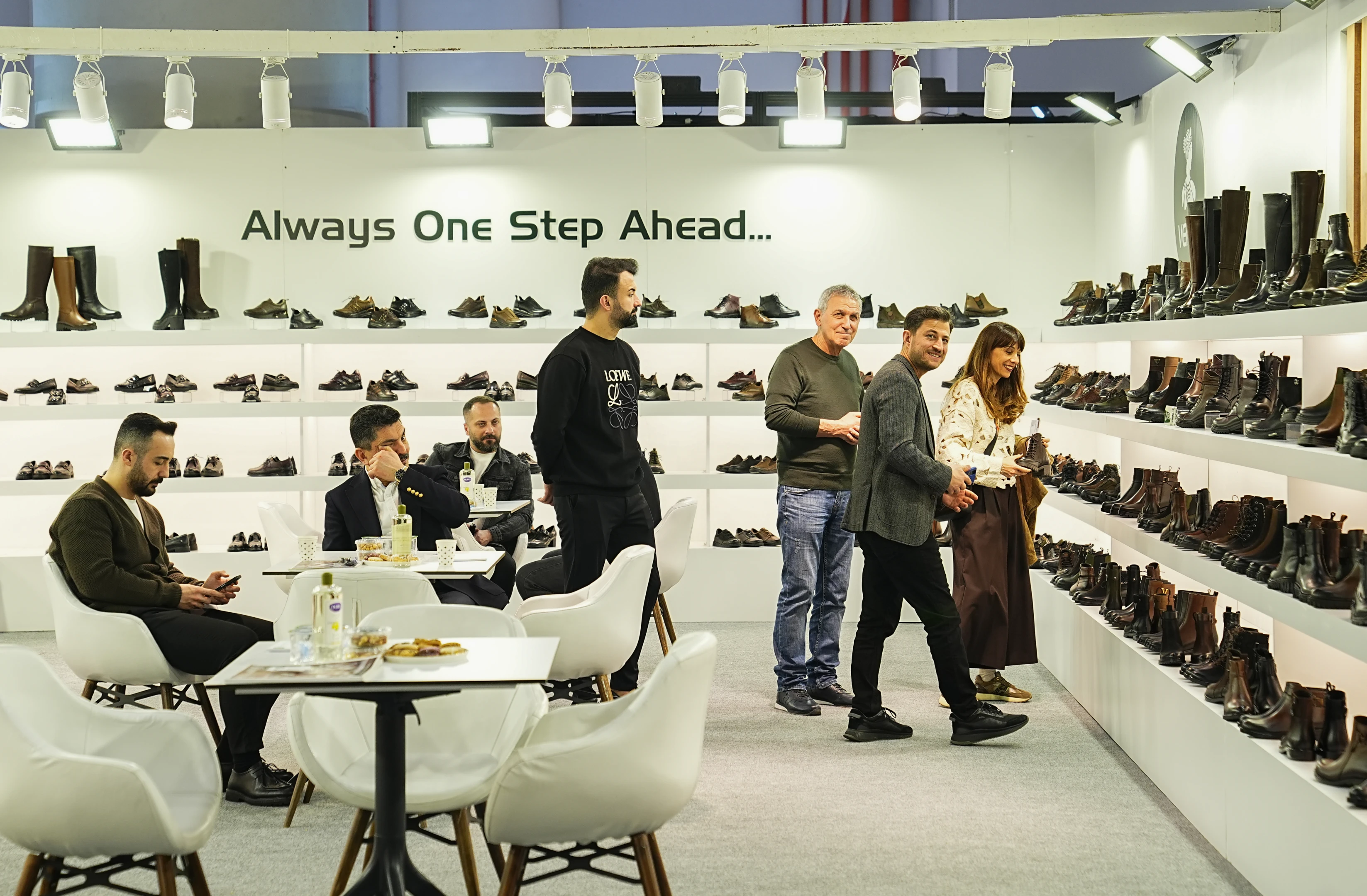 Avrupa'nın en büyük ayakkabı moda fuarı AYMOD İstanbul'da açıldı