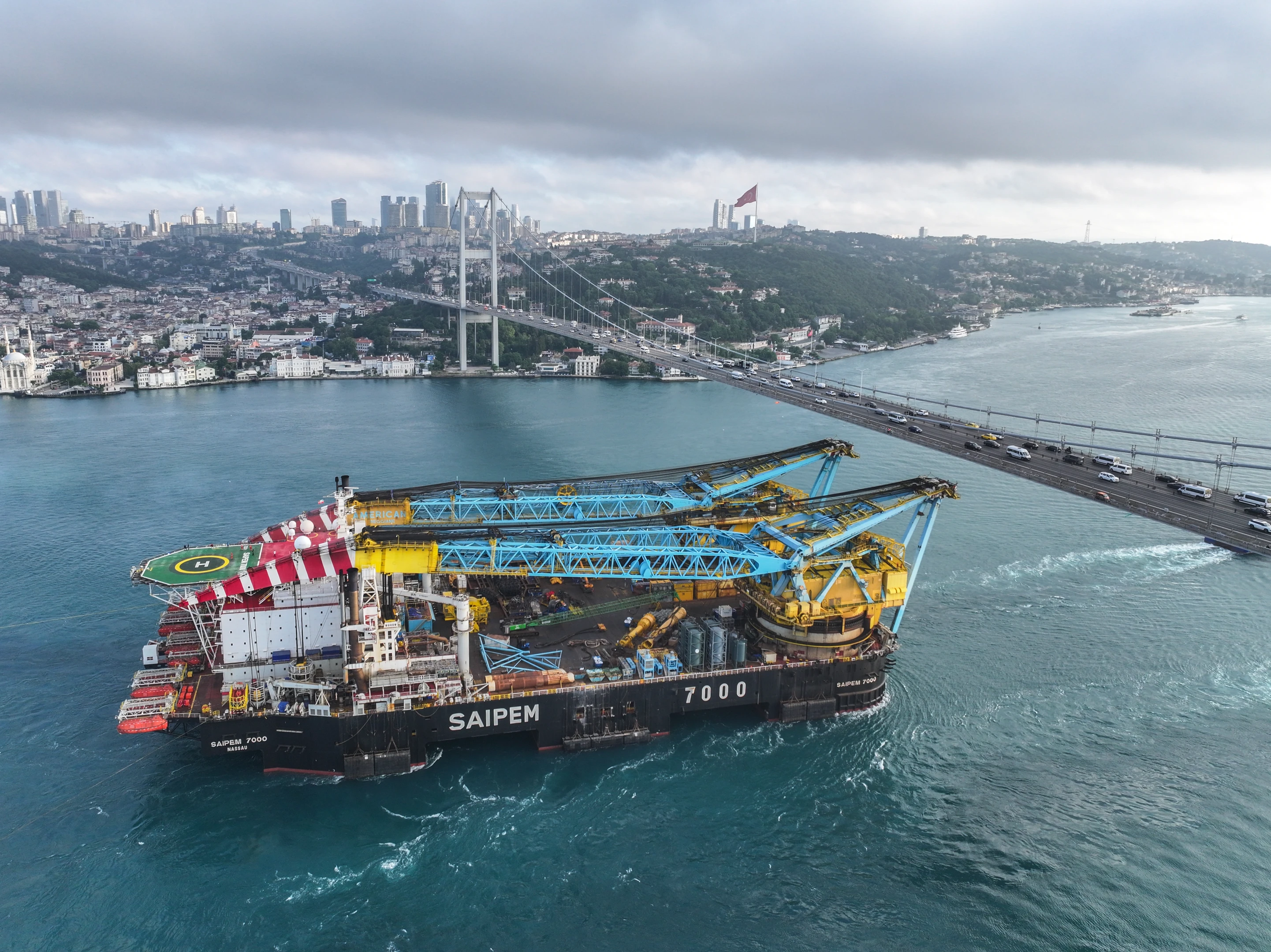 Dev enerji gemisi İstanbul Boğazı'ndan geçti! Mavi Akım Projesinde görev almıştı